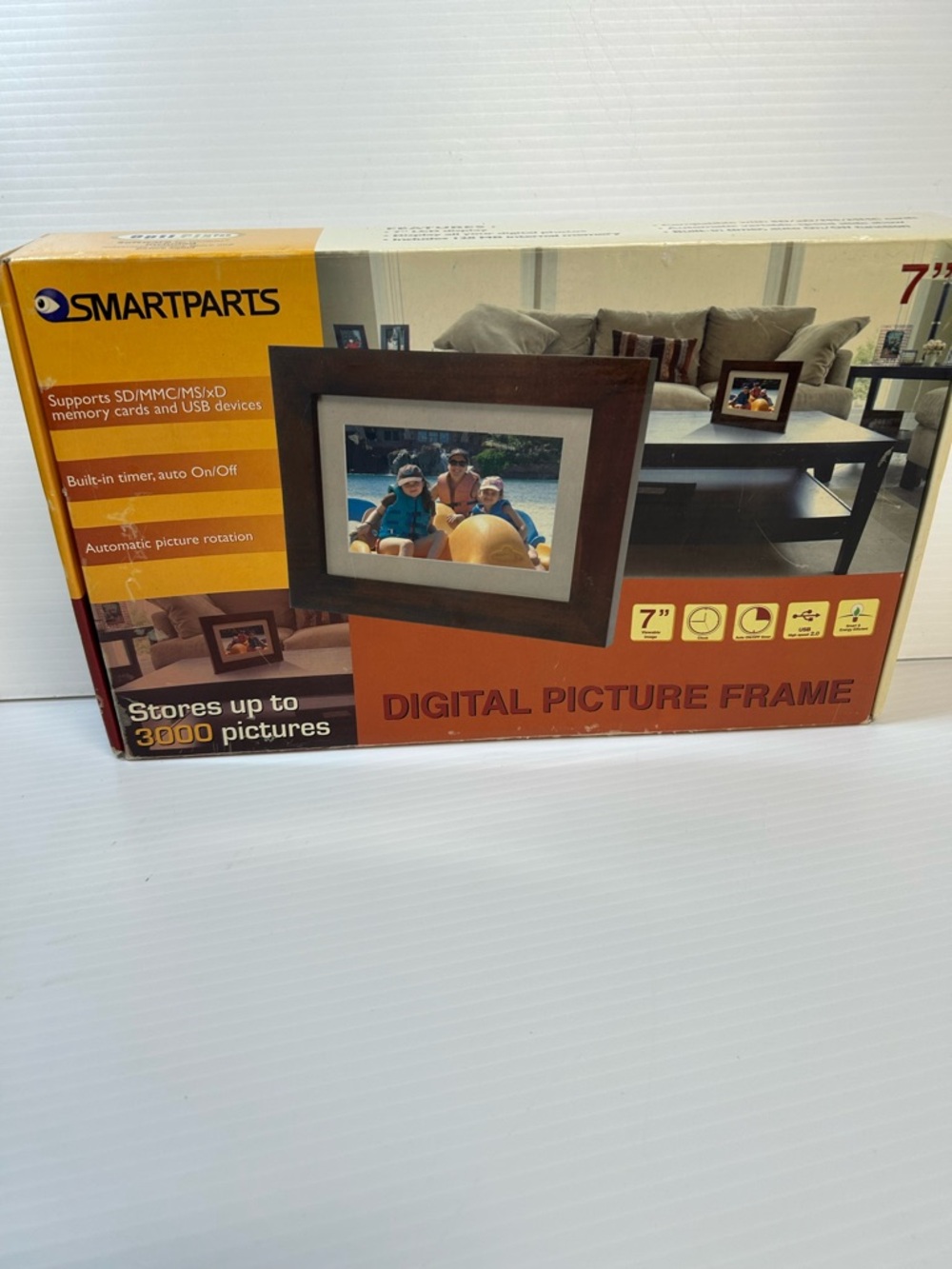 SmartParts Digital  Picture Frame 7” 3000 Pictures New